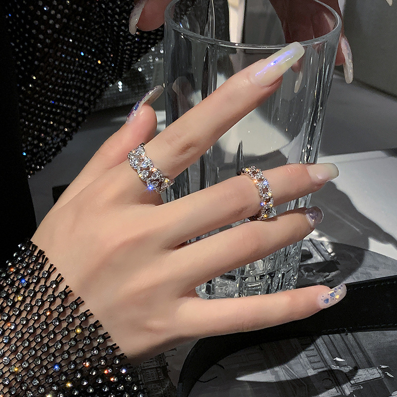 The ring is a trendy, cool, high-end, light luxury and niche design for women on Instagram. It is a fashionable and individualistic ring with sparkling diamonds and an open mouth details Picture