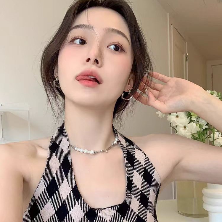 Niche design sense high-end earring metal heart-shaped earrings, 2025 new ins cold style stud earrings for women Application Scenario