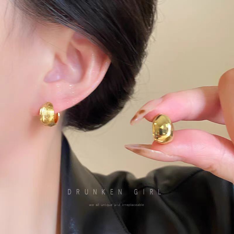 Korean-style textured plain ring ear buckles for women, simple and versatile, gold and silver ear studs, new high-end earrings and earrings in 2025 Specification drawing