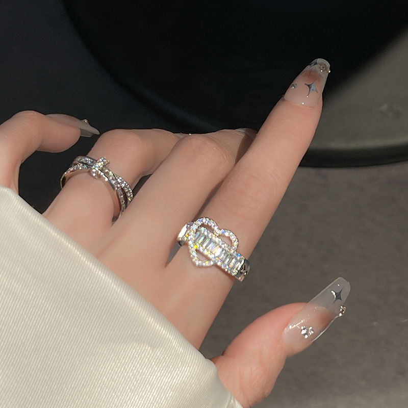 A high-end heart-shaped cross-zirconia ring for women on Instagram, a cold and niche index finger ring, a light luxury and exquisite open-top ring Specification drawing