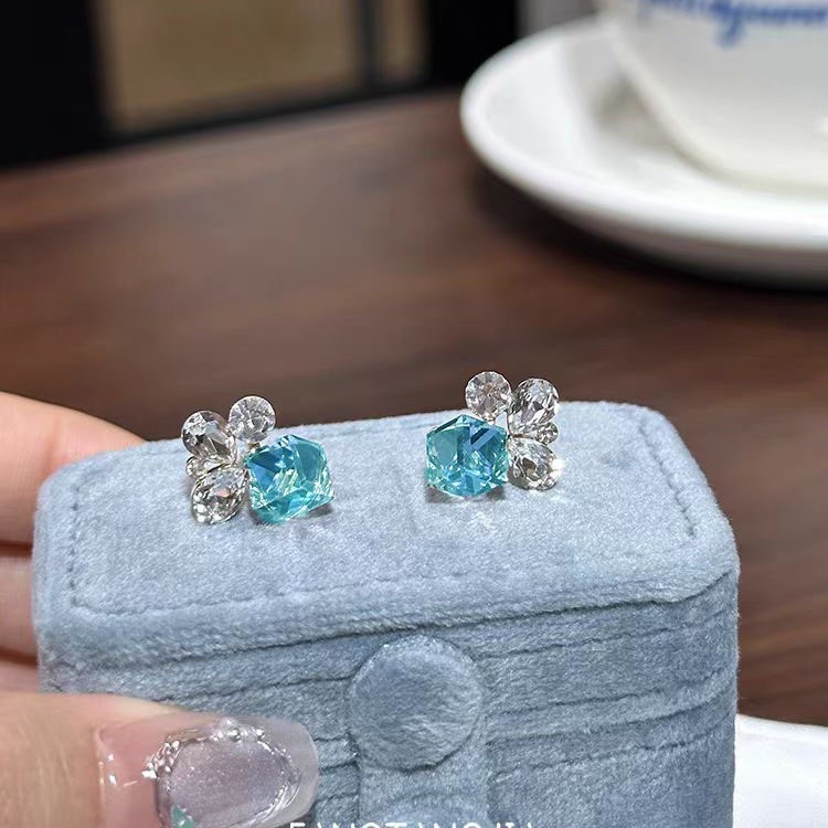 Sparkling Zircon Cube Sugar Stud earrings for Women, 2025 new style, high-end, light luxury, niche and unique design earrings Specification drawing