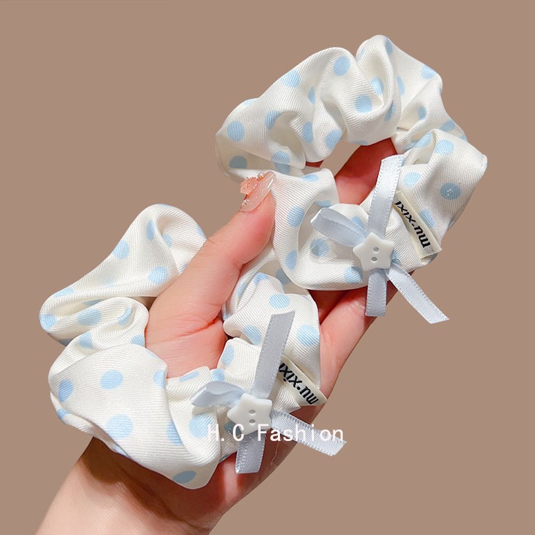 The Korean-style blue polka dot large intestine hair band exudes a high-end and laid-back vibe for women. It features a low ponytail hair accessory and a simple hair tie full figure