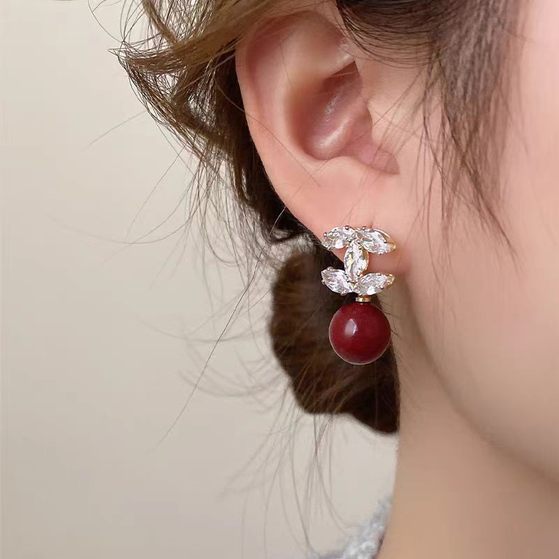 Xiaoxiangfeng Double C Pearl Stud Earrings for women, a unique and luxurious high-end look, are a new bestseller in 2025 Application Scenario