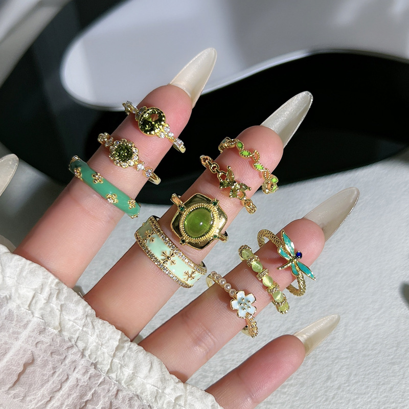 The new trend of enamel drop glaze ring, a unique and niche design with a sense of sophistication and freshness, and an olive green opening ring Application Scenario