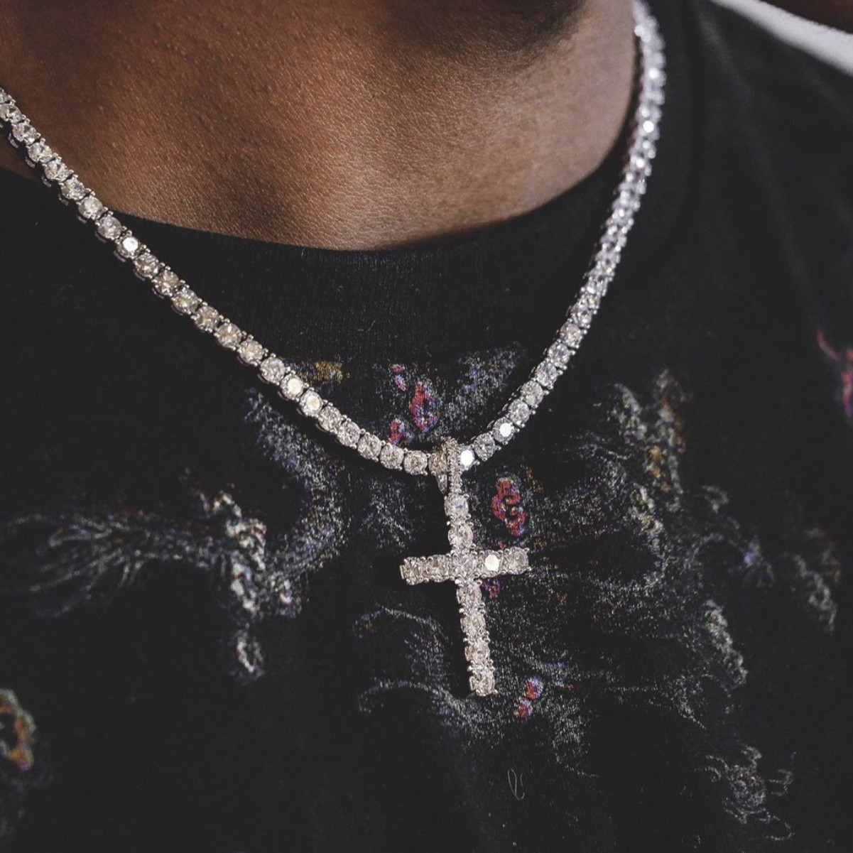 European and American cross-border jewelry, personalized and creative, simple style necklace, short collarbone necklace with full diamonds and crosses, for women full figure