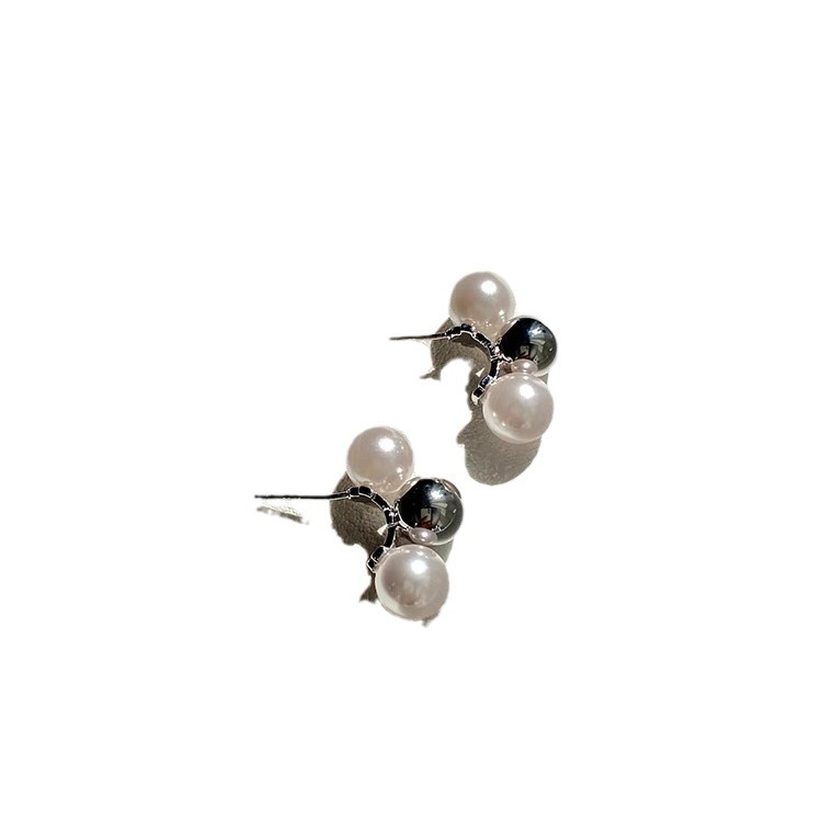 2025 French minimalist style Pearl curved earrings, cold and cool silver gentle earrings, niche design stud earrings Item Picture