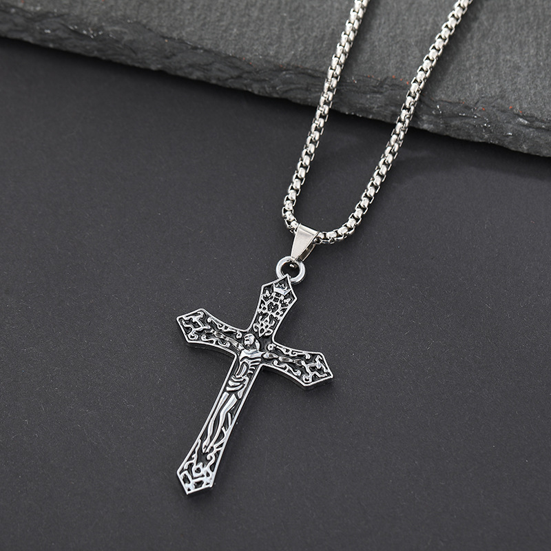 New cross-border Korean version men's cross necklace, European and American style, individual, powerful and fashionable pendant, alloy pendant, smooth surface Application Scenario