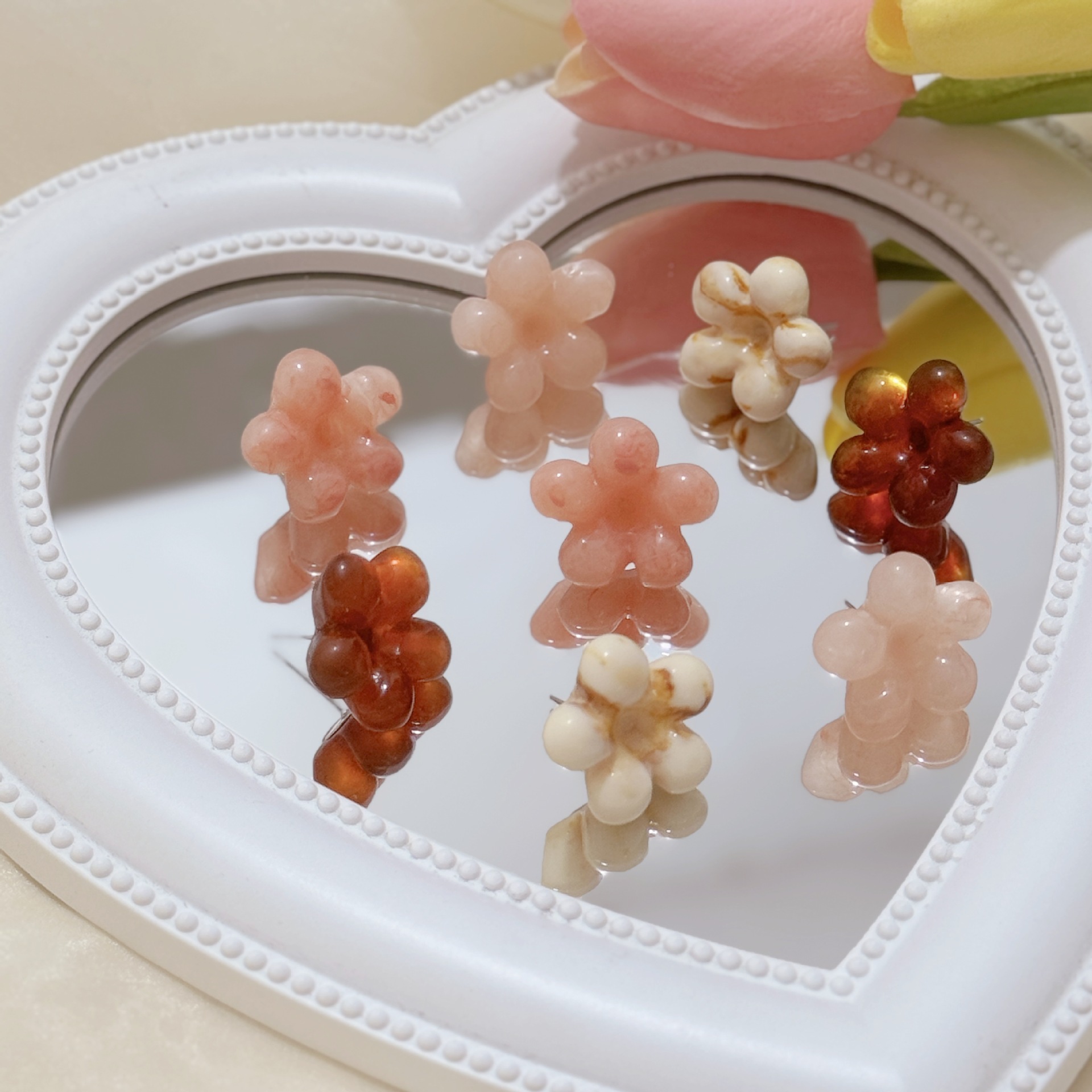 Fresh and sweet acrylic flower stud earrings, Korean style Instagram trendy and niche design sense, vacation-style earrings for women full figure