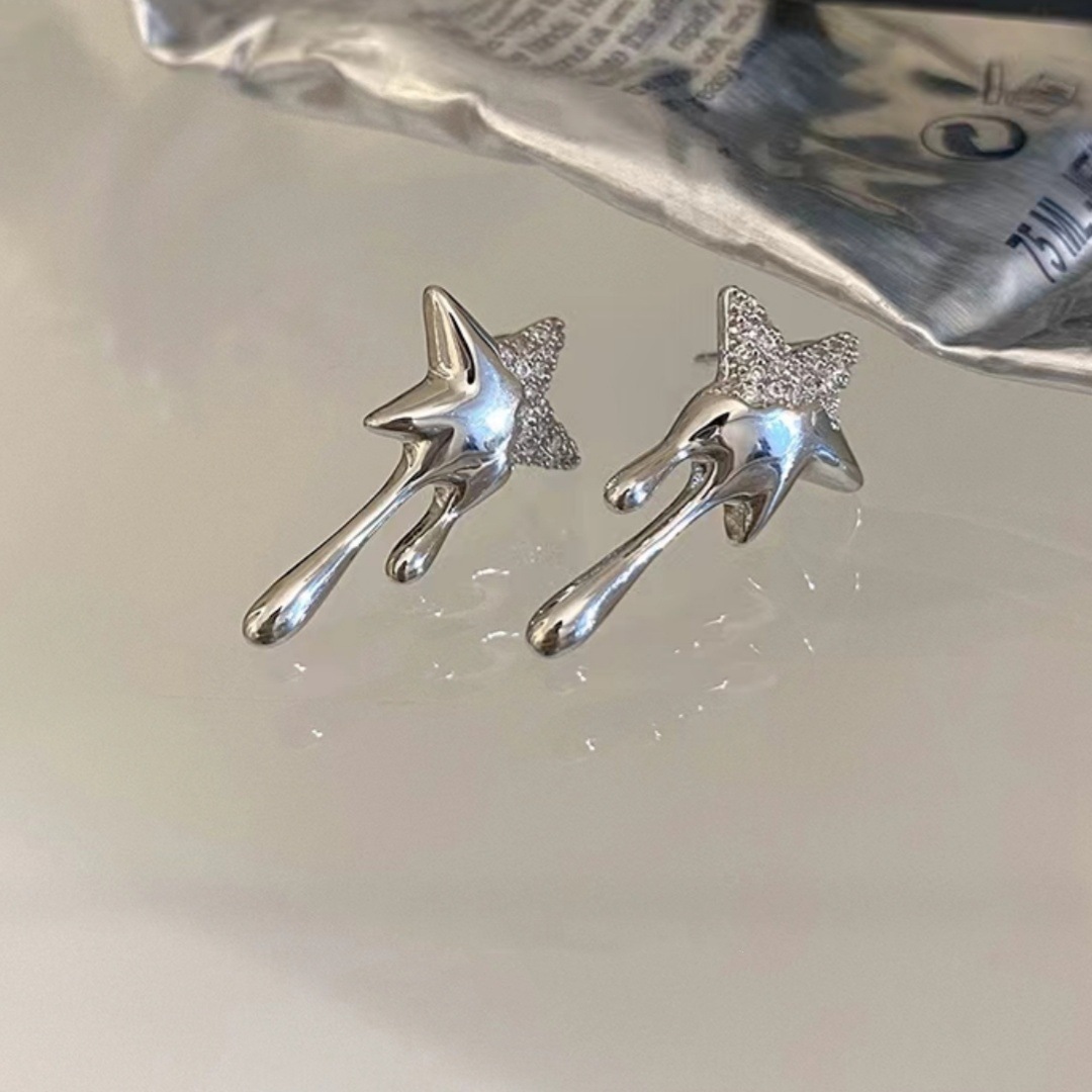 The stars are shining brightly! The niche design of lava star stud earrings is a new 2024 trendy, individualistic, elegant and high-end earring Application Scenario