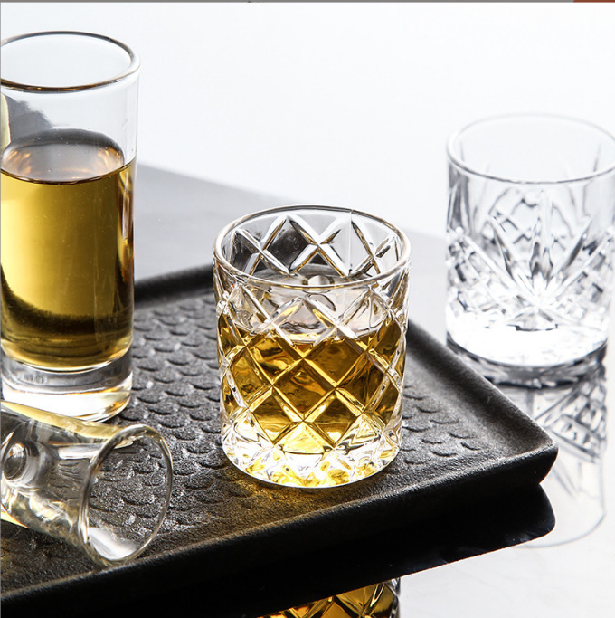 king carved white spirit household glass cups, small foreign wine cups, cups 2, two bullet cups, one sip cup, spirits cup details Picture