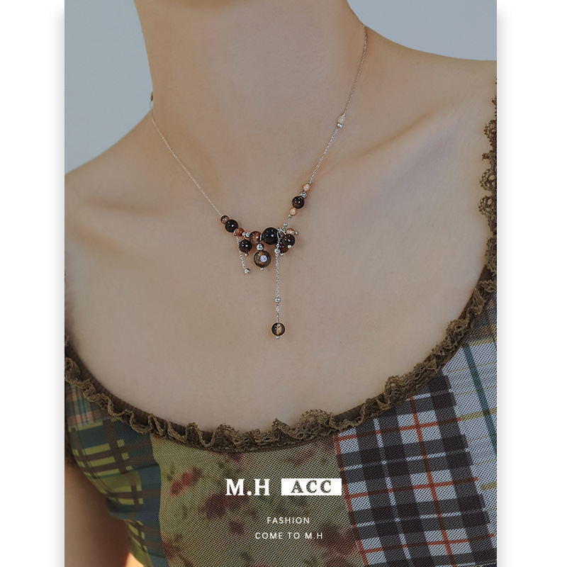A new retro and ethereal agate beaded necklace for women in 2025, featuring a light luxury, simple and fashionable style, versatile and high-end collarbone chain details Picture