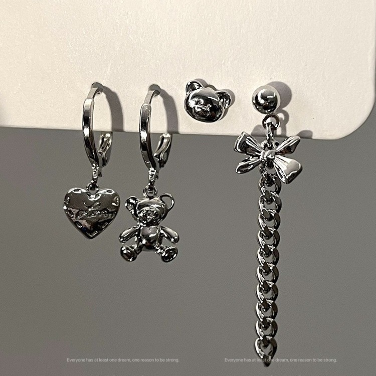 A six-piece set of Korean dark and cold style heart-shaped stud earrings and ear buckles, and trendy and stylish Instagram-style sweet and cool spicy girl earrings Application Scenario