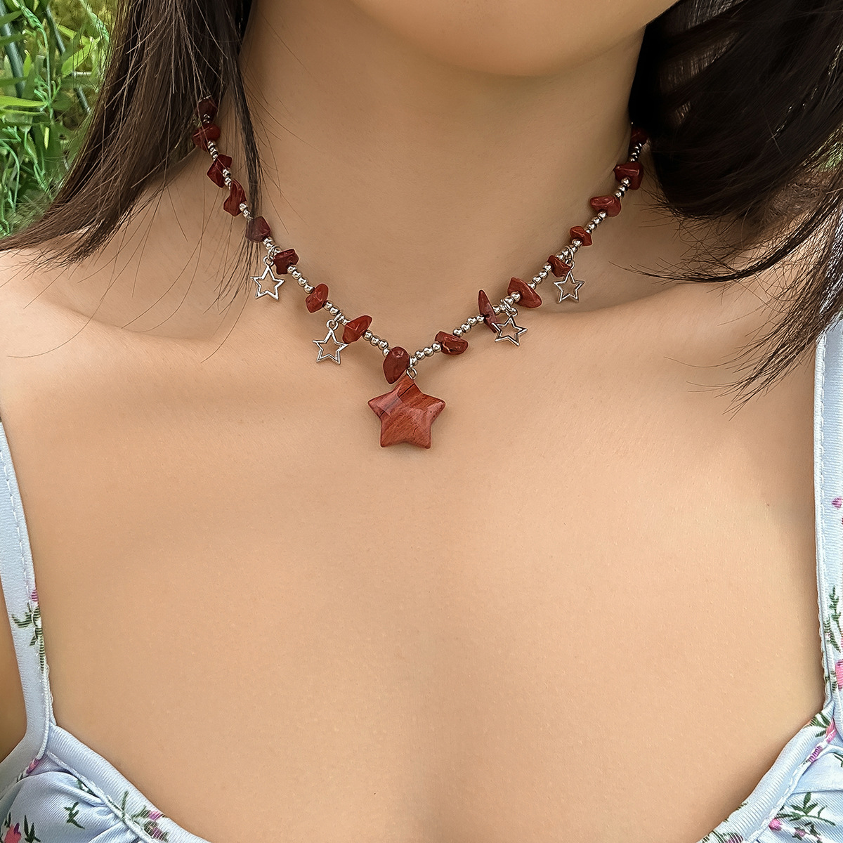 European and American cross-border jewelry, colorful irregular crushed stone beaded collarbone chain, country-style versatile short star necklace full figure