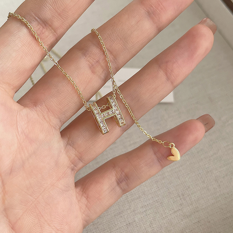H-letter zircon necklace for women, 2025 new style, niche design, versatile collarbone chain, high-end sweater chain for autumn and winter full figure