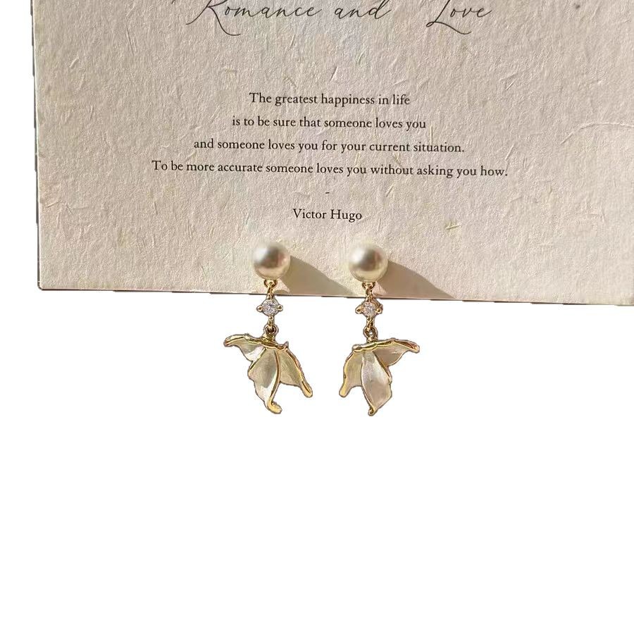 The 2025 new butterfly pearl fish tail small tassel earrings are a light luxury and niche design for women, featuring elegant stud earrings Item Picture
