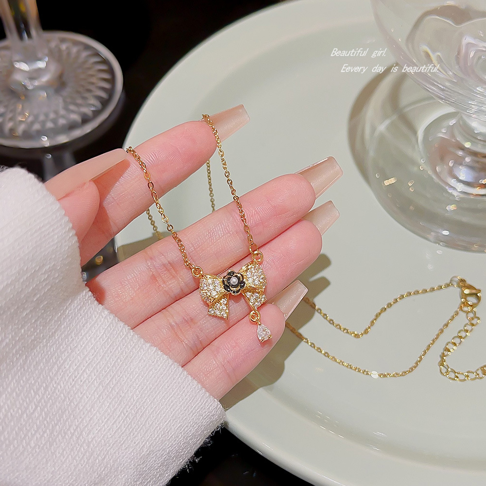 Bow pendant, light luxury and niche design sense, new collarbone chain, popular neckchain accessory, elegant necklace accessory for women Application Scenario