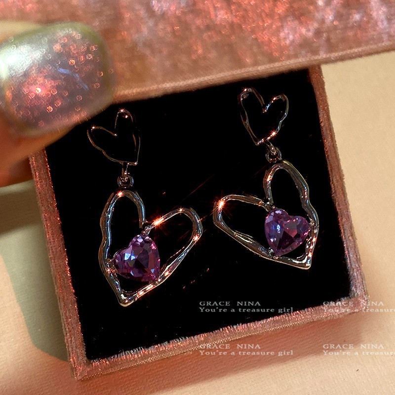 The "Hot Girl" ins light luxury heart-shaped Zircon stud earrings are a niche design for women. They are the latest trendy earrings in 2025, exuding a sense of sophistication Specification drawing