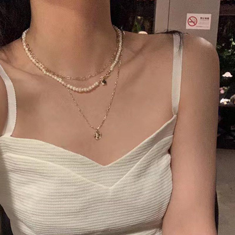 Three-layer pearl heart-shaped necklace for women's summer, with a light luxury and niche design sense collarbone chain, retro ins neck chain full figure