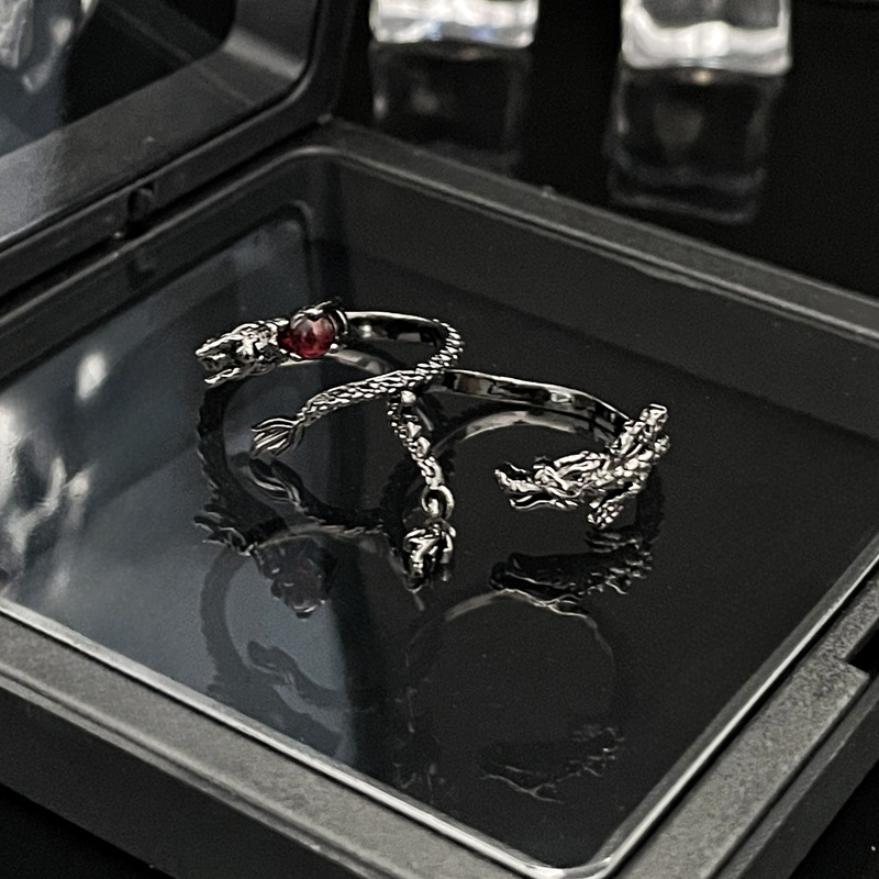 The dark dragon-shaped open ring with a sophisticated tail swing in the zodiac year is a unique and fashionable ring in a cold style for women on Instagram Specification drawing