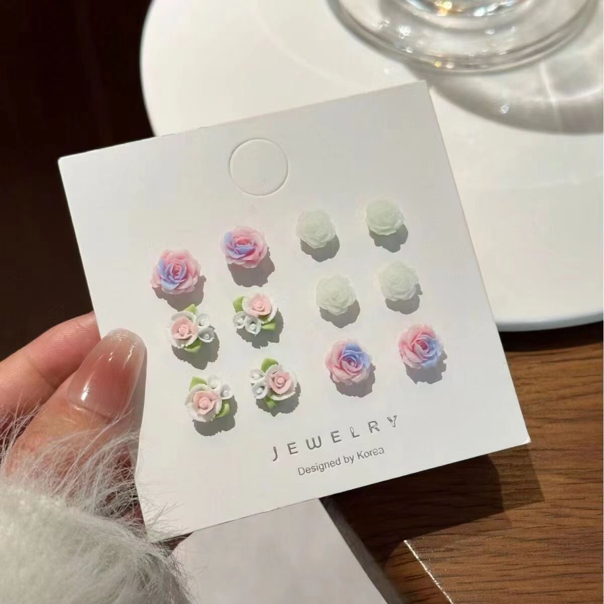 Elegant Korean-style, fresh and versatile, small and exquisite camellia ear studs, a light and luxurious sweet girl's ear accessory trend details Picture
