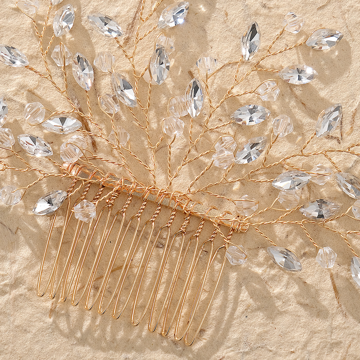 Cross-border wedding accessories, handcrafted water diamond hair combs, branch-shaped bride's hair combs, wholesale of new European and American hair combs Application Scenario