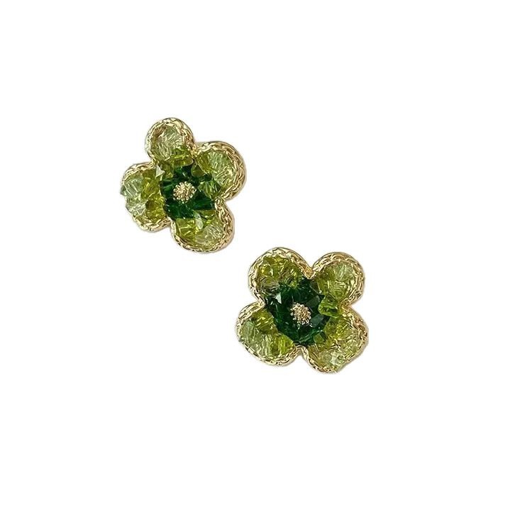 The super fairy-like green flower crystal ear studs are a delicate, sweet and fresh four-leaf clover ear clip accessory for women Item Picture