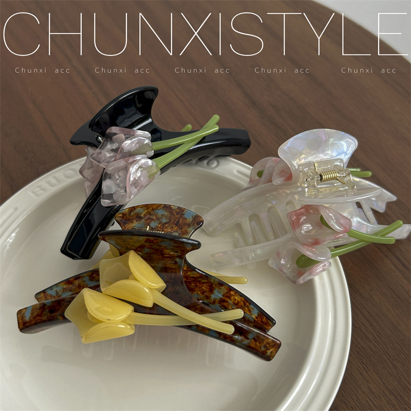 Live well and meet each other slowly ~ Acetate flower clipper Korean-style simple jelly-colored hair bun shark clip hair accessory Application Scenario