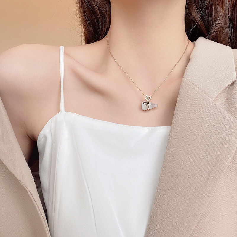 Personalized and fashionable gourd necklace for women on Instagram, with a cold style and zircon inlaid exquisite pendant. The same style as the popular titanium steel collarbone chain Specification drawing