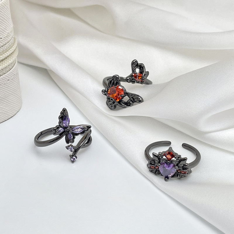 Retro dark style butterfly purple diamond punk personality ring, gender-neutral style Baroque fashion niche index finger ring Application Scenario