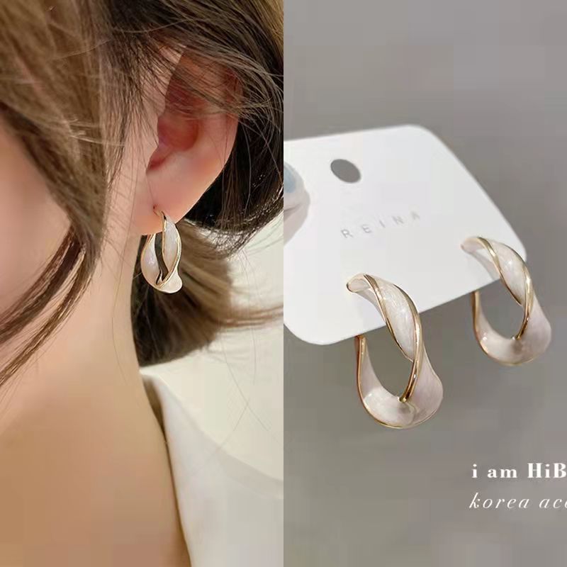 French-style niche earrings, Korean chic Internet celebrity's 2025 new trendy summer light luxury stud earrings full figure