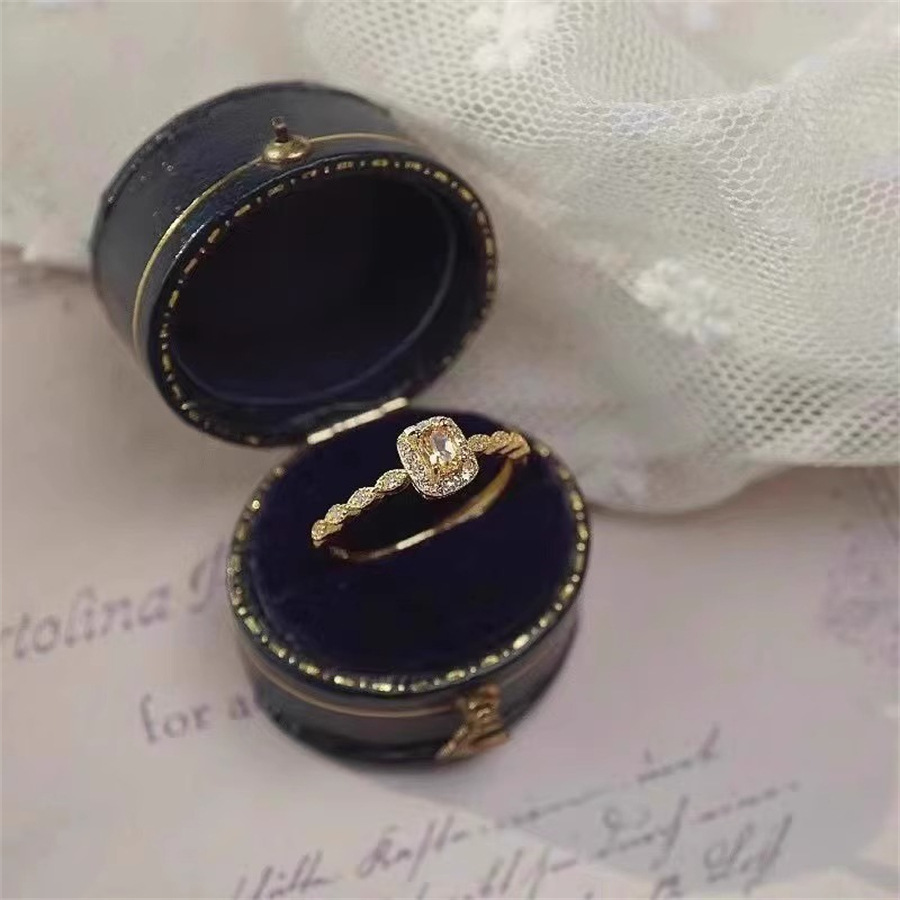 A light luxury yellow zircon open-top ring for women, a niche design with a high-end feel, is a versatile and elegant ring trend details Picture