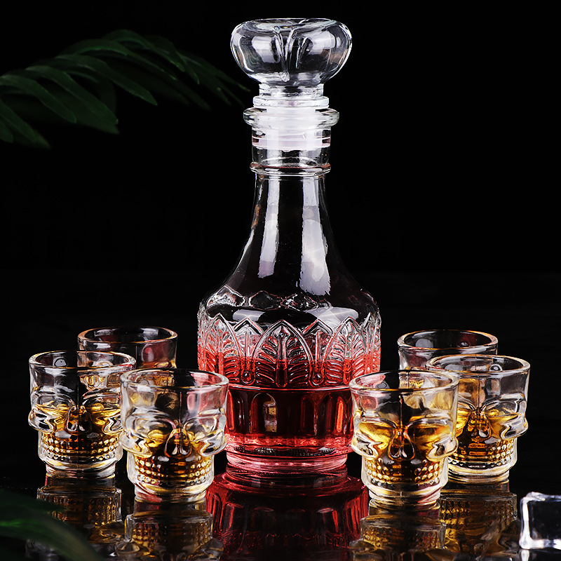 Factory wholesale 500ml medium-sized leaf European-style glass wine empty bottles with 50ml skull glass wine glasses full figure