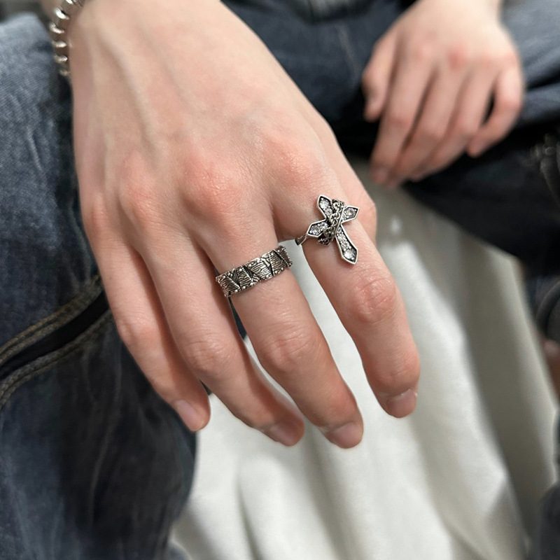 Retro aged cross opening ring, a unique design sense for women, fashionable and individual, hip-hop and cool index finger ring full figure
