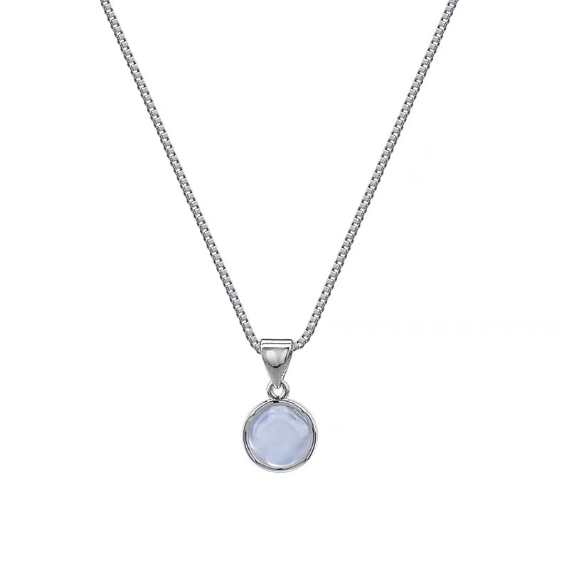 The White Moonlight transparent cat's eye necklace, a light luxury and niche collarbone chain, is a new style of elegant and popular online accessory in 2023 Item Picture