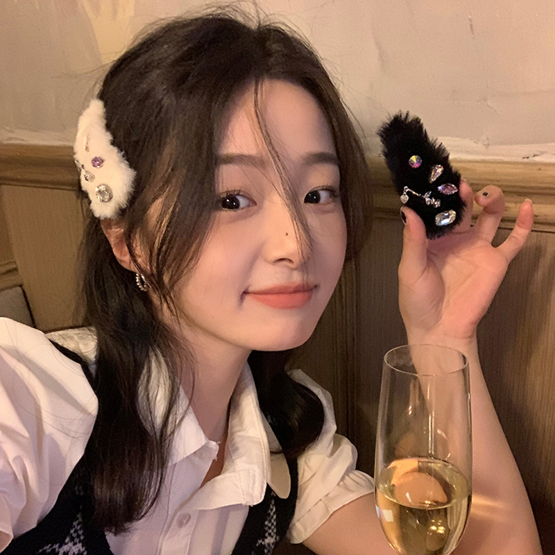 Gemstone rose plush hair clips, high-end women's hair accessories, spring and summer water diamond hair clips, furry edge clips, high-end and elegant bb clips Specification drawing