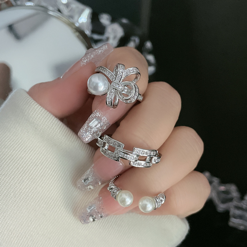 A light luxury and high-end bow pearl open ring for women on Instagram, a cold style, a niche sweet and cool temperament, and a trendy food ring trend full figure