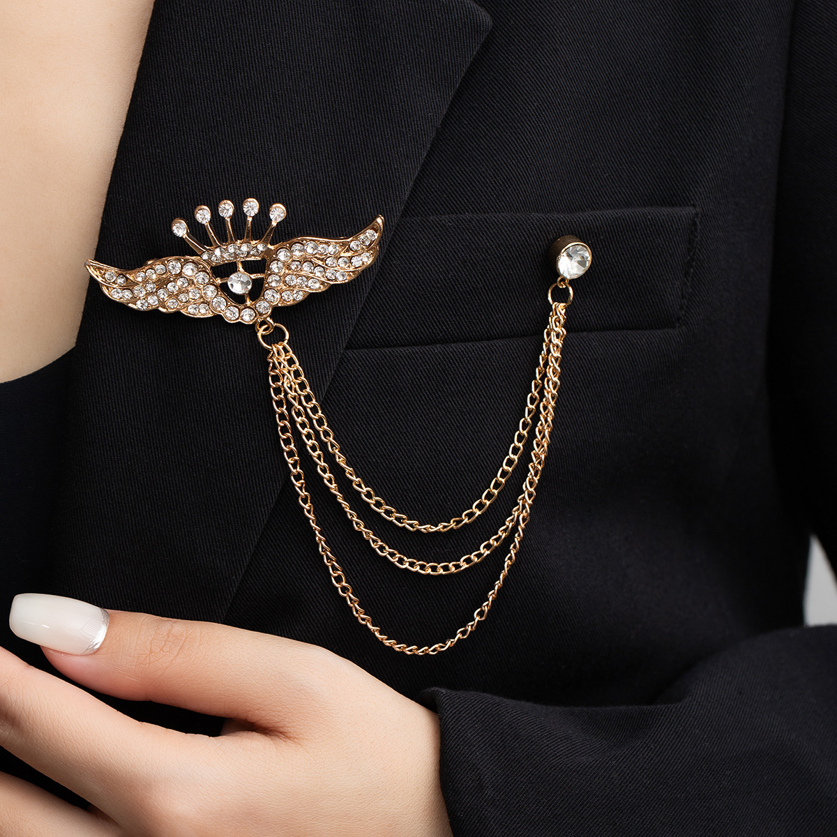 European and American cross-border crown brooch, fashionable and elegant, tassel chain, diamond-encrusted brooch, full diamond wings, suit accessory for women full figure