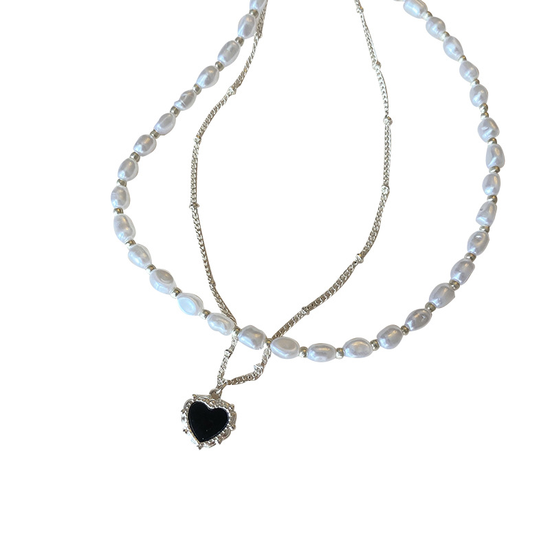 A new double-layer black heart-shaped pearl necklace from South Korea, detachable, retro Hong Kong-style fashionable neckchain and collarbone chain Item Picture