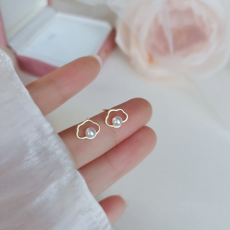 s925 simple, exquisite and small cloud pearl stud earrings are sweet, fresh, cute and versatile, fashionable and light luxury earrings for women Specification drawing