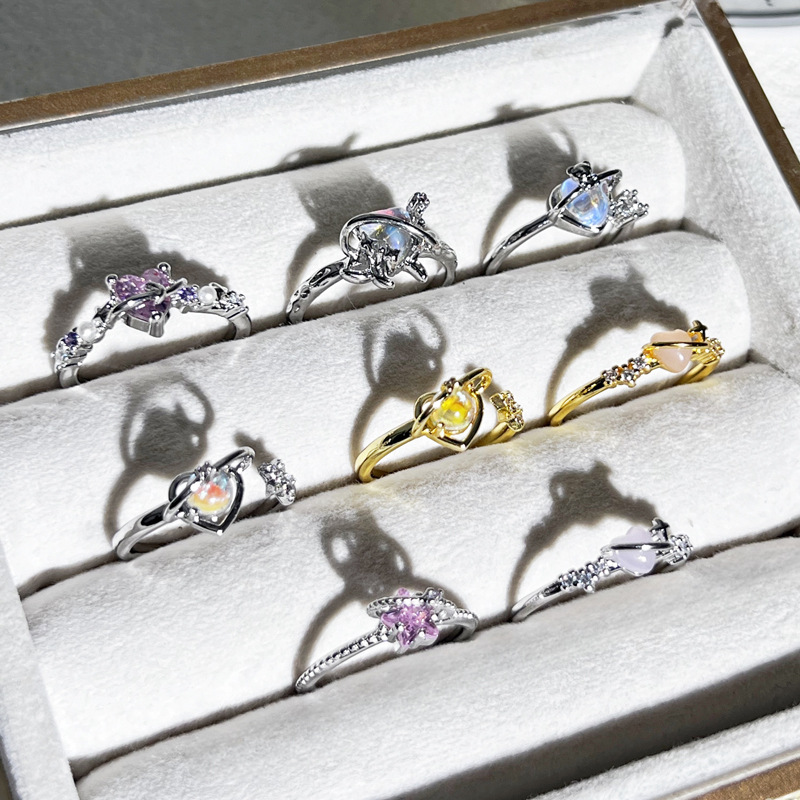 A niche design sense moonstone planet stacked ring for women, with a simple and cold style and a high-end feel, is a sophisticated index finger ring Application Scenario
