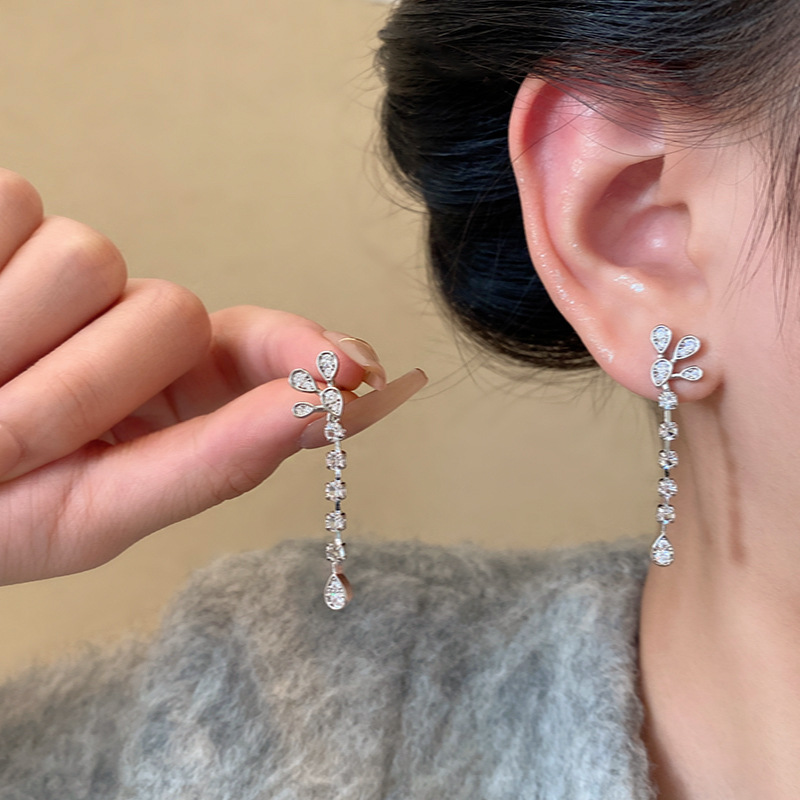 Light luxury diamond-encrusted flower water drop tassel earrings, female fashion influencer's elegant and high-end style, S925 silver needle earrings details Picture