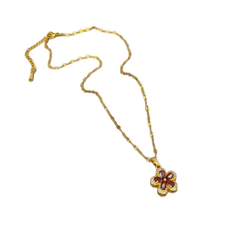【 Titanium Steel 】 Pomegranate red five-leaf flower, light luxury and elegant, full diamond necklace, versatile for women, collarbone chain, titanium steel chain Item Picture