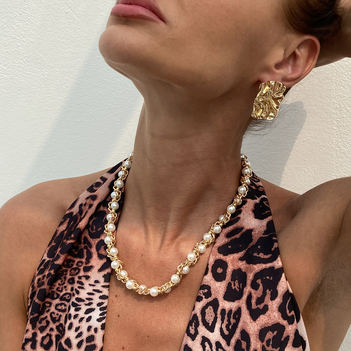 European and American cross-border jewelry: Exaggerated metallic concave-convex liquid earrings personalized pleated irregular large stud earrings full figure
