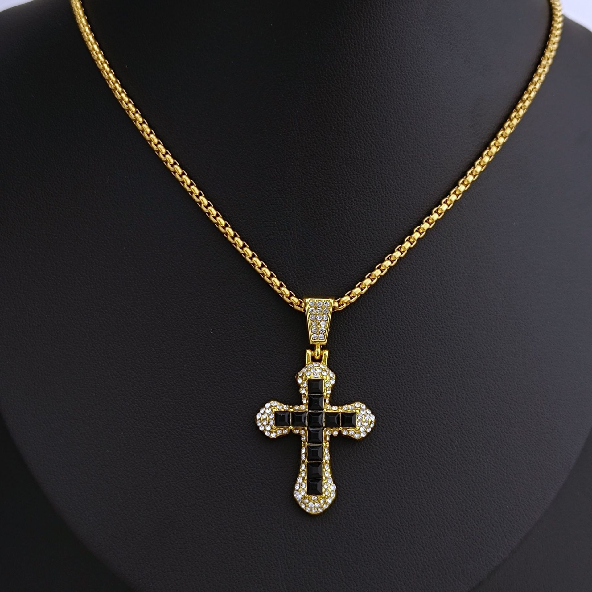 European and American fashion, individuality, exaggerated full diamond cross necklace, light luxury, retro pendant accessory, sweater chain, cross-border wholesale details Picture