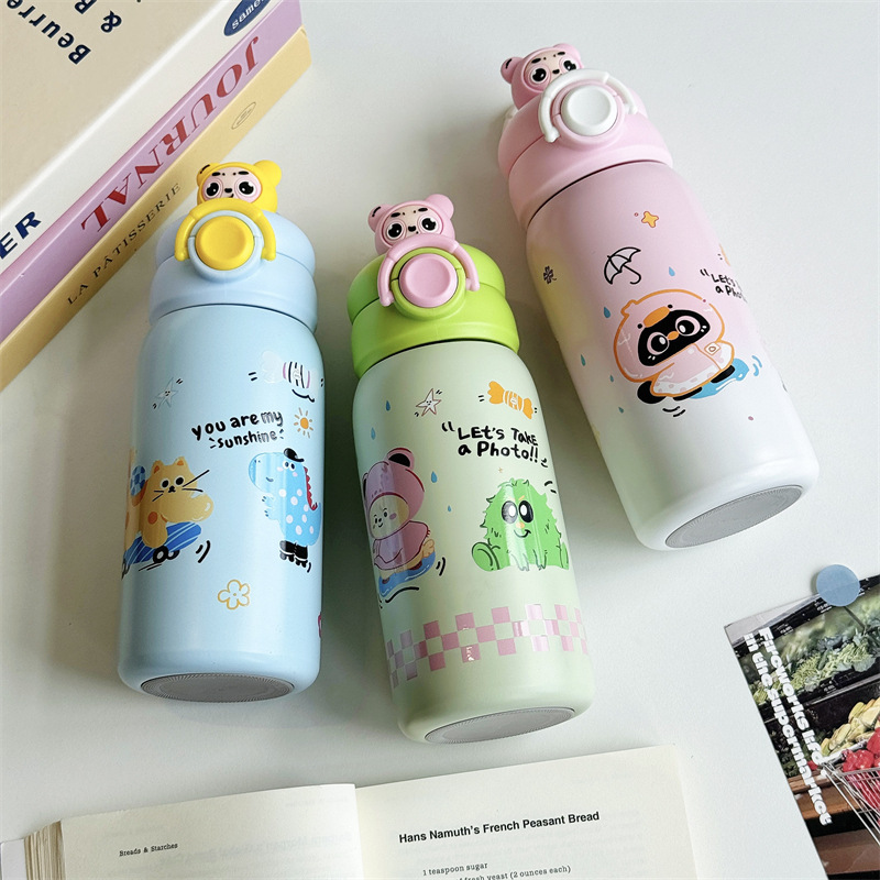 Cute cartoon bouncing children's insulated cup, portable and hand-held insulated water cup for students to go to school, back-to-school season gift Specification drawing