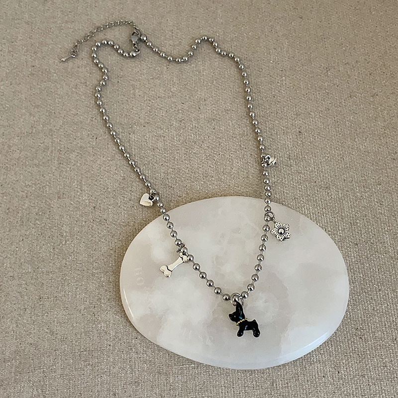 Simple and versatile puppy pendant beaded necklace, sweet and cool girl, fashionable and stylish, trendy neck chain, sweater chain details Picture