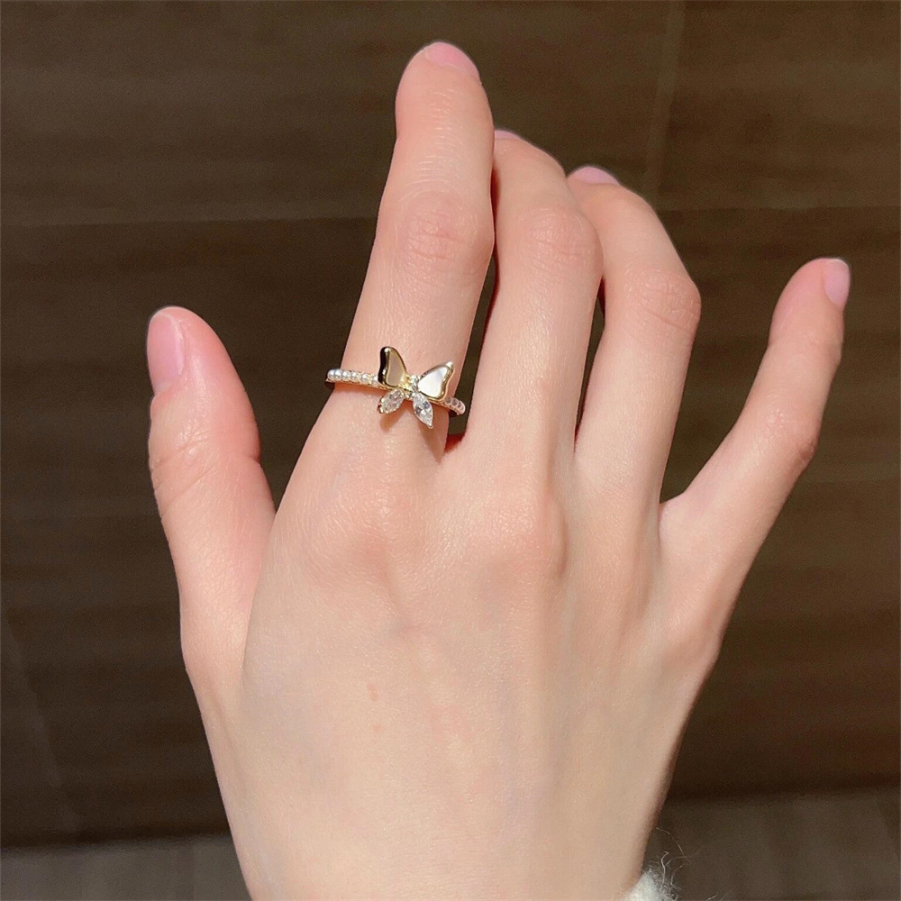 Colorful drop enamel butterfly ring, a niche design for women, exudes an exquisite and high-end feel. Unique small diamond ring, a new type of jewelry Application Scenario