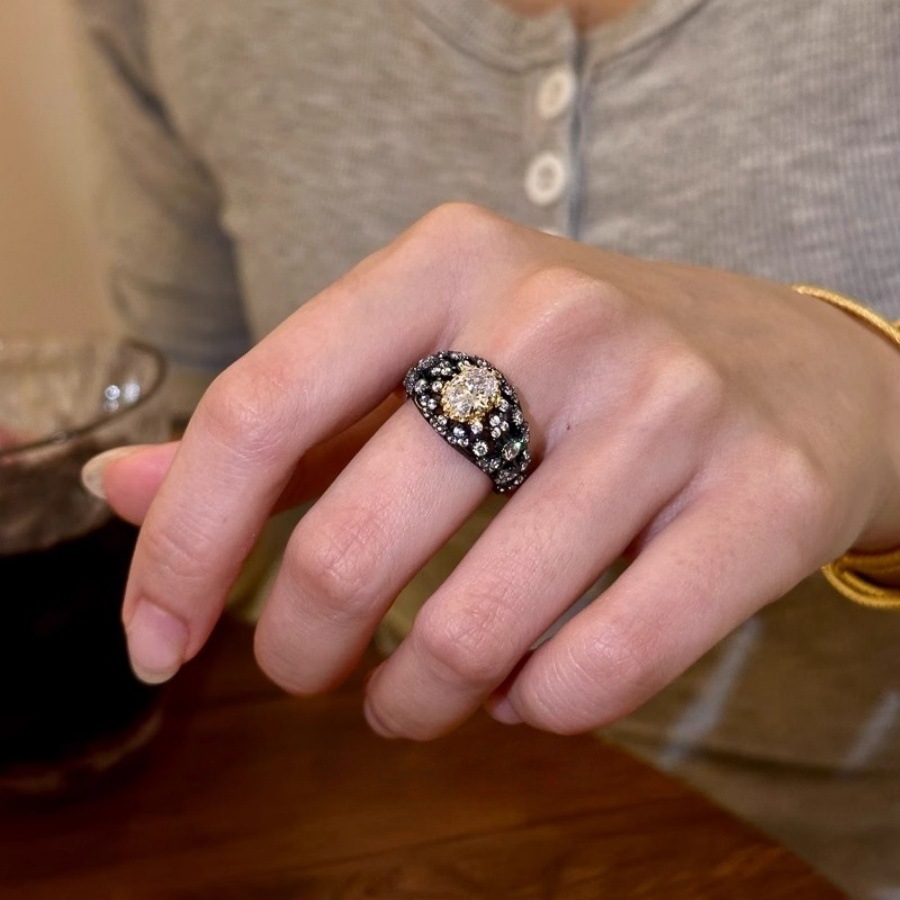 vintager vintage black oval diamond zircon ring for women, exquisite index finger ring, light luxury and high-end ring trend details Picture