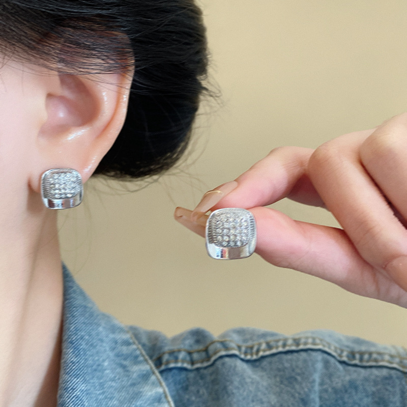 Light luxury and exquisite zircon double-layer square stud earrings for women, versatile, high-end and personalized, trendy earrings, fashionable and elegant earrings details Picture