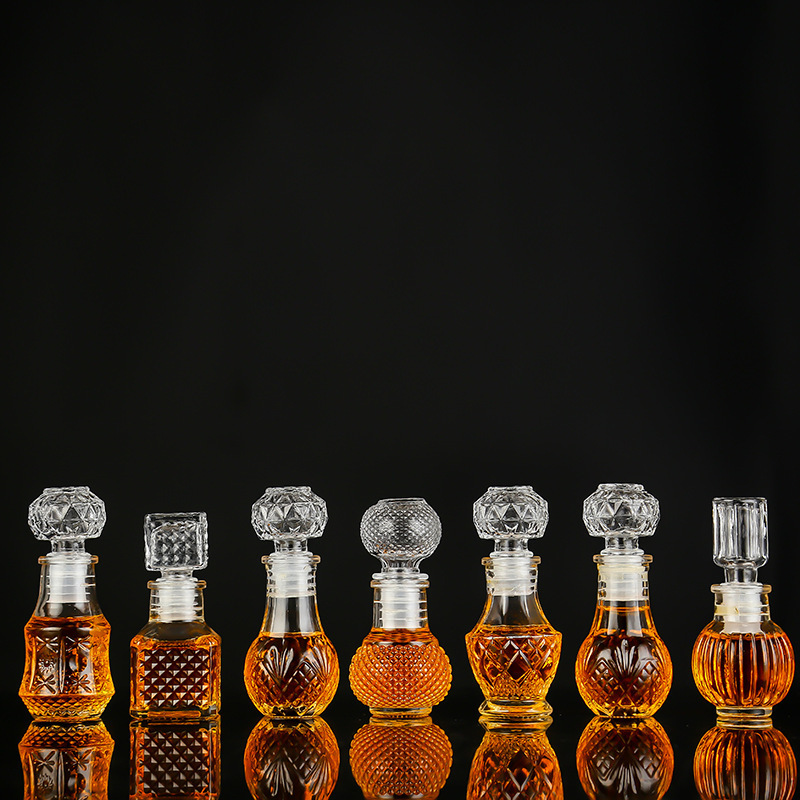 European-style small glass wine bottles, mini grape glass bottles, sealed wine sets, decorative wine bottles Application Scenario